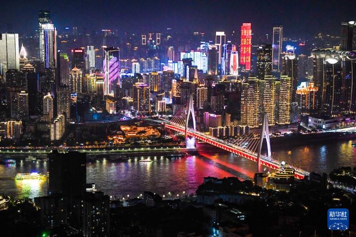  重慶藉由筆記型電腦產業鏈布局，以及與台商企業的供應鏈合作，逐漸形成具有代表性的產業合作模式。圖/取自新華社
