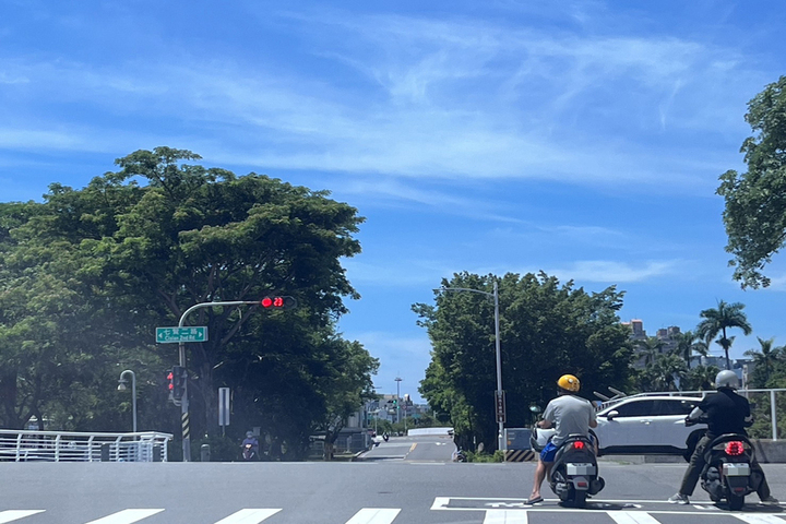 太平洋高壓北移，各地天氣依舊晴朗炎熱。圖/取自中央社