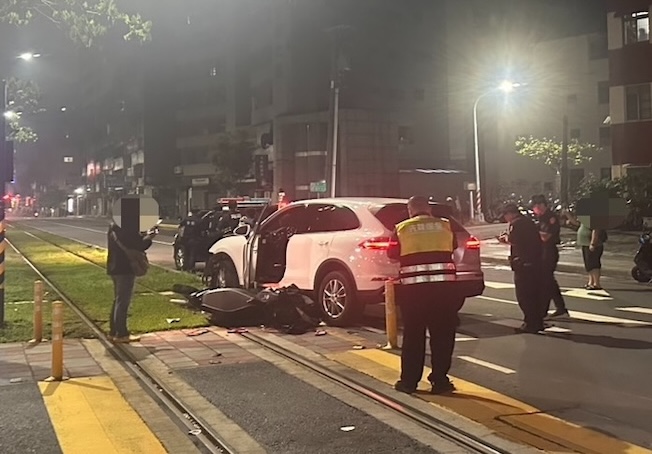 有酒駕前科的男子洪昌興於12日凌晨，無照駕駛保時捷汽車撞死一名婦人，警方獲報到場處理。圖／林瑞益翻攝
