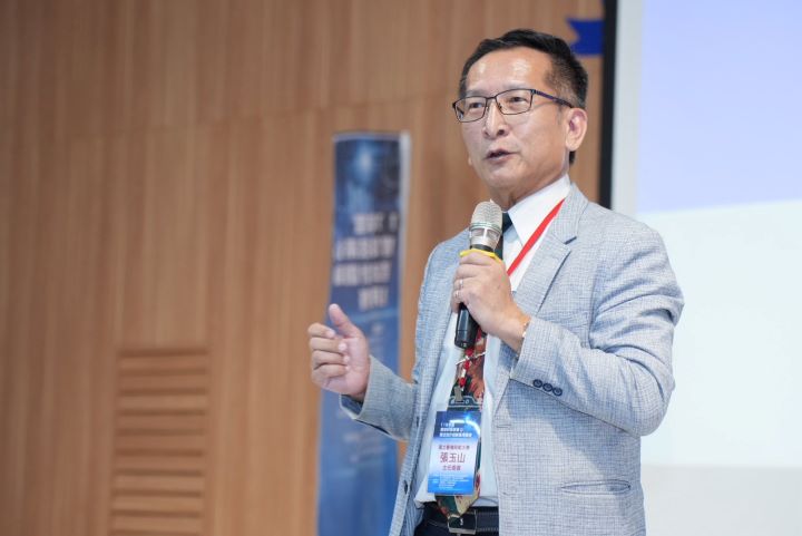 台師大特聘教授張玉山則提出「AI＋BI＝CI」的教育概念。圖/記者陳思豪攝
