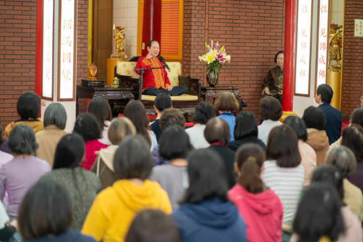 近兩千名弟子與信眾一大早就來到新竹關西慈航觀音禪寺，參加點亮菩提心燈大法會。圖/關西慈航觀音禪寺提供