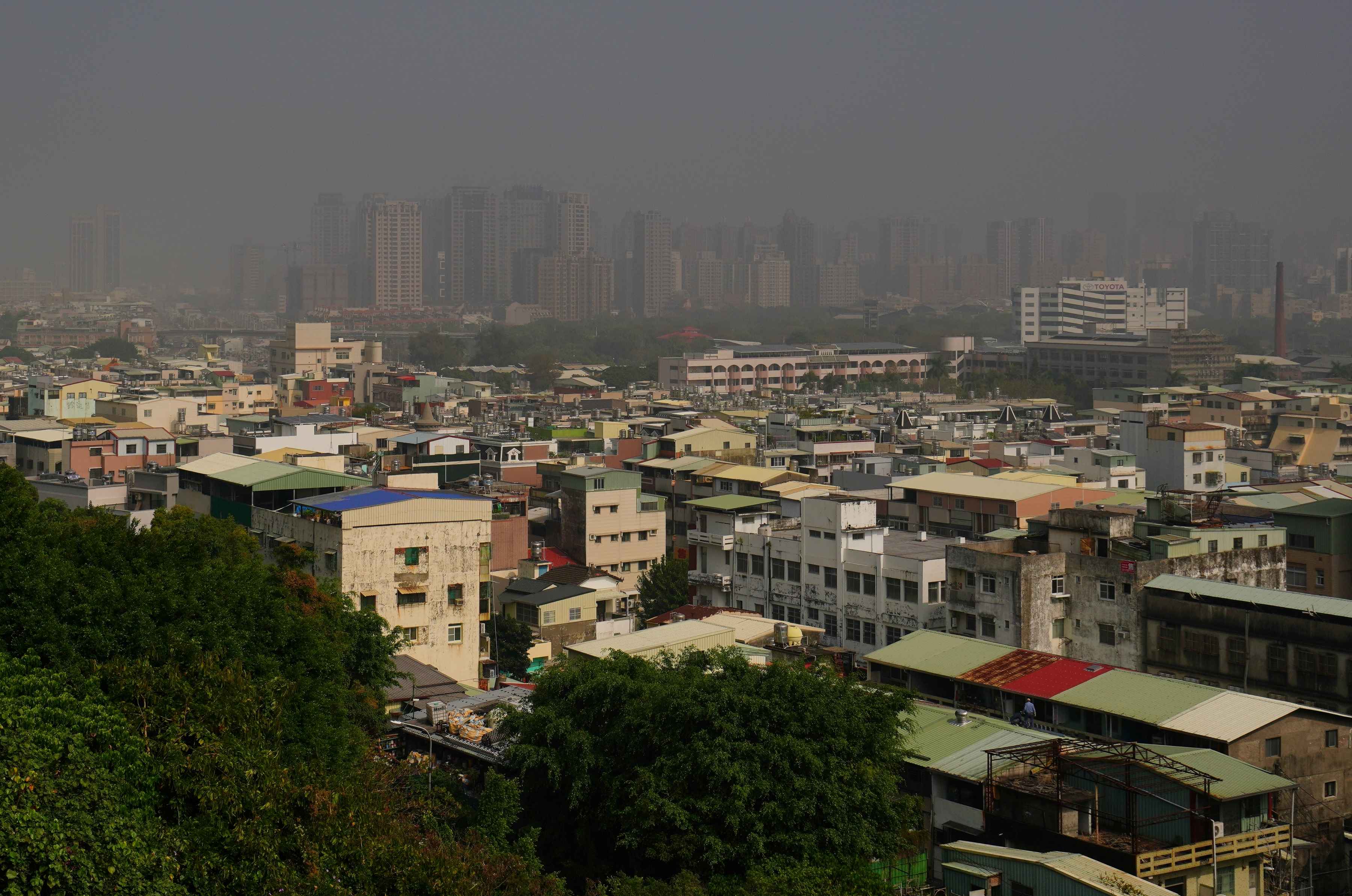 環團表示高雄市冬天與春天霾害仍嚴重，中北部等上風處縣市需更強的管制力道，空品標準加嚴有其必要。圖／地球公民基金會提供