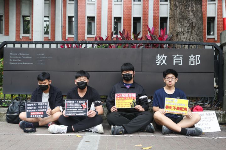 【梅花專論】校園手機掀起校園民主與治理爭議