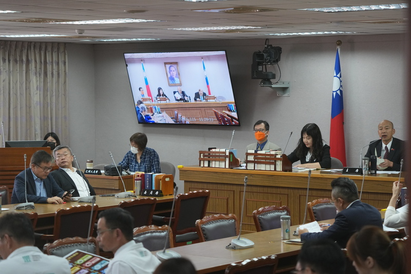 老人健保補助排擠弱勢醫療保障？許宇甄：政府不能任意取消既有補助