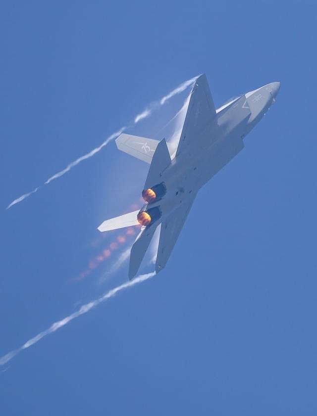   解放軍的第二款隱形戰鬥機殲-35。圖/取自珠海航展
