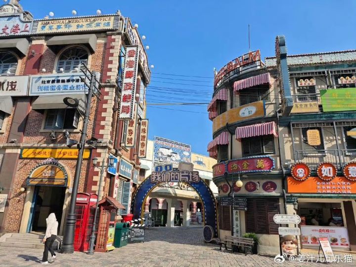橫店影視城也明顯感受到市場寒意，橫店劇組數量大幅減少，不少臨時演員長時間等不到工作機會。圖/取自薑汁兒可樂貓微博