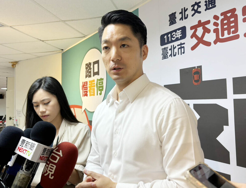 北捷博愛座頻引發糾紛，台北市長蔣萬安（右）19日表示，禮讓文化不是道德綁架，北捷也將發函主管機關討論相關法規及爭議。圖/中央社