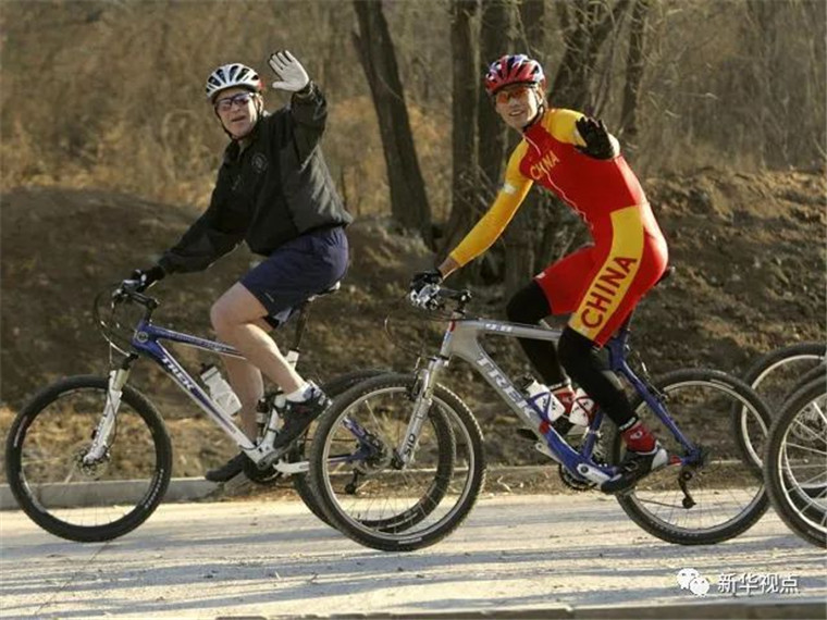 2005年訪華時，小布希特意要求中方安排一次騎山地車訓練。圖/取自新華視界