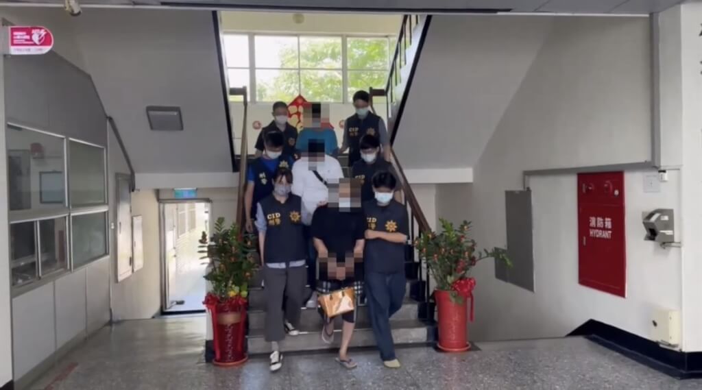 日前台南市警局破獲冒名「曹興誠」的詐騙投資群組 逮7人送辦 ，訊後依詐欺罪嫌送辦。圖/中央社