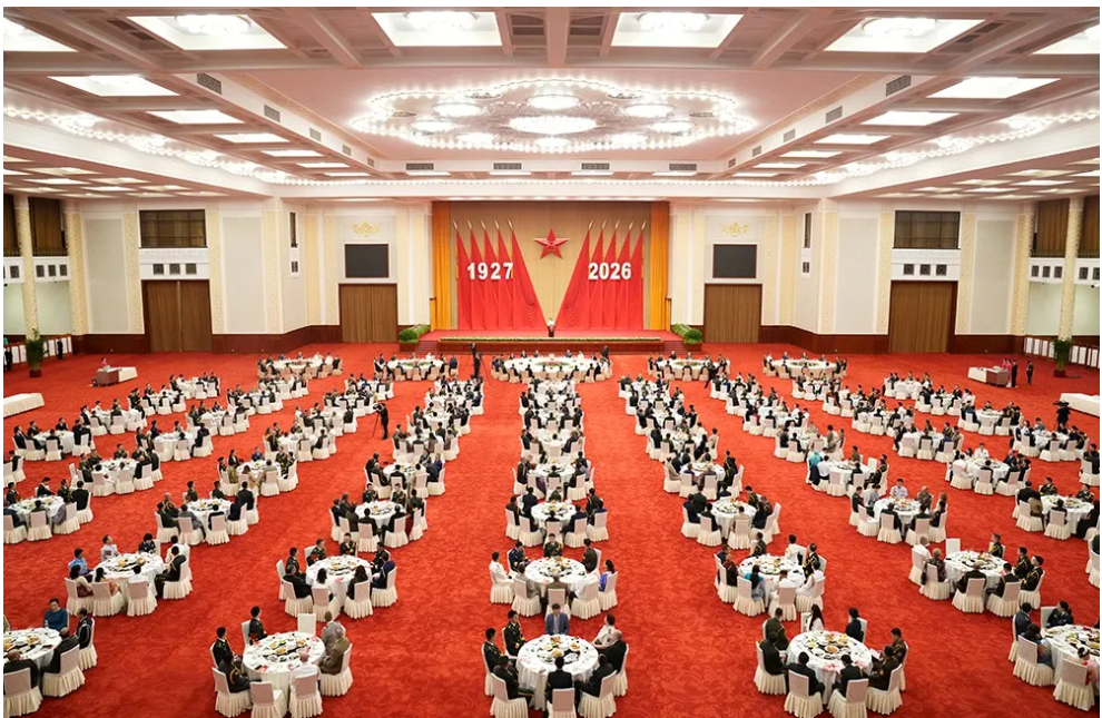 大陸國防部7月31日在北京人民大會堂邀請各國駐華武官、國際組織代表、駐北京主流媒體負責人參加慶祝建軍節招待會。圖/取自大陸國防部
