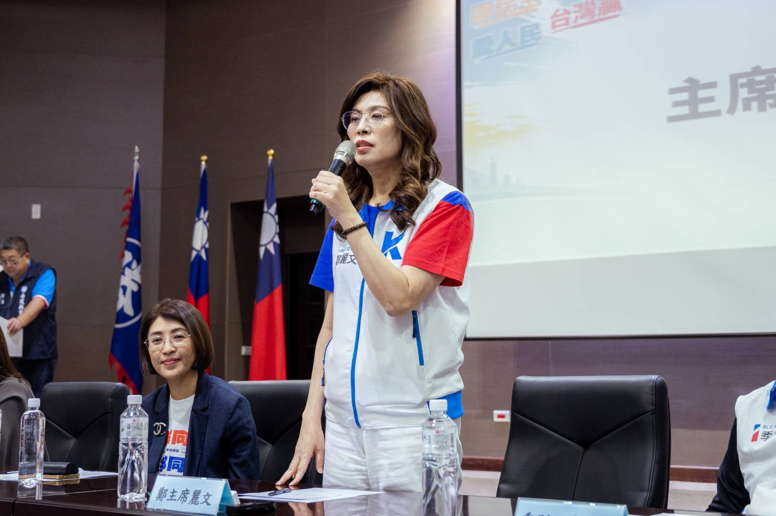 鄭麗文南投開嗆司法追殺！「礦泉水、貢丸都算賄選？」　喊話拚地方全壘打