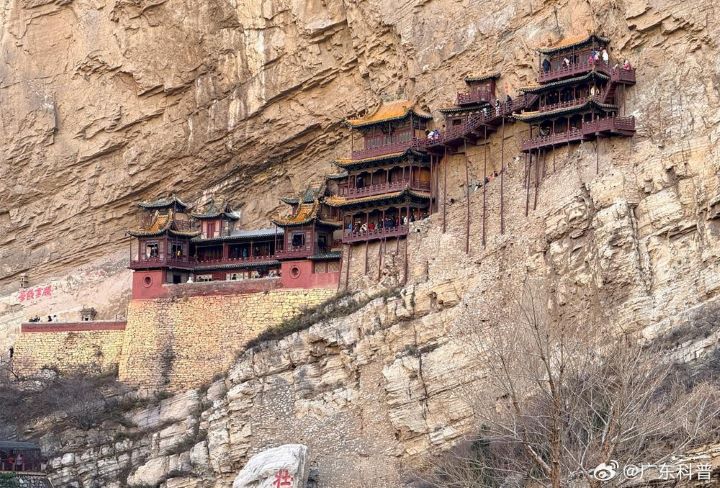 1500年的懸空寺，是一座儒釋道三教合一的寺廟。圖/取自廣東科普微博