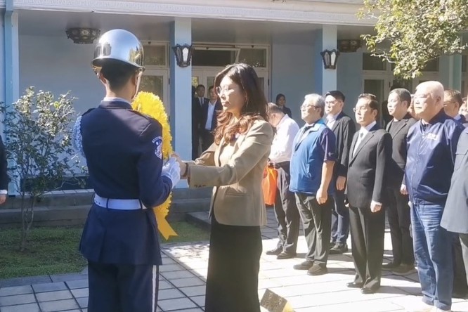 鄭麗文慈湖謁陵　感念兩蔣護中華民國、布局經濟奇蹟
