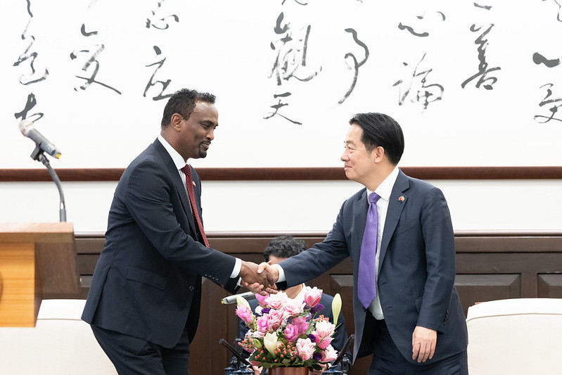 賴清德總統取消訪問中南美洲友邦及過境美國行程，圖為賴總統日前接見索馬利蘭外交暨國際合作部長巴卡曼。圖/取自總統府官網