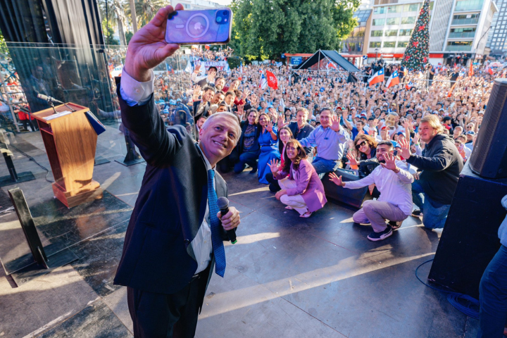 強硬保守派卡斯特壓倒性當選總統　智利迎來35年來最右傾政府