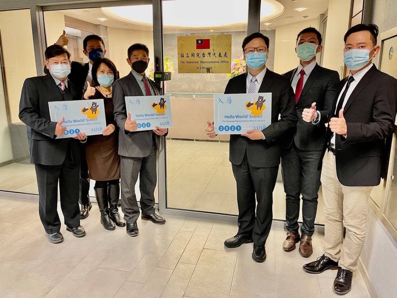 2021年11月18日我「駐立陶宛台灣代表處」正式成立,外交部在當天發布新聞稿說:台立實質交流合作開啟新頁 。圖/取自駐立陶宛台灣代表處 FB