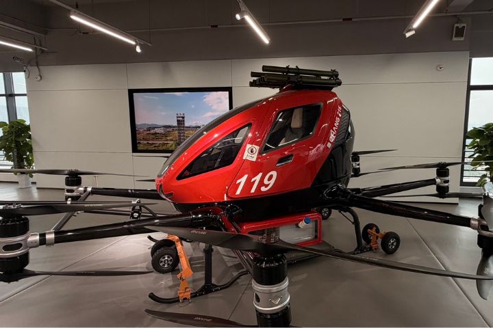 億航智能的救難無人機,自備水箱可協助消防工作。圖/記者陳素貞攝