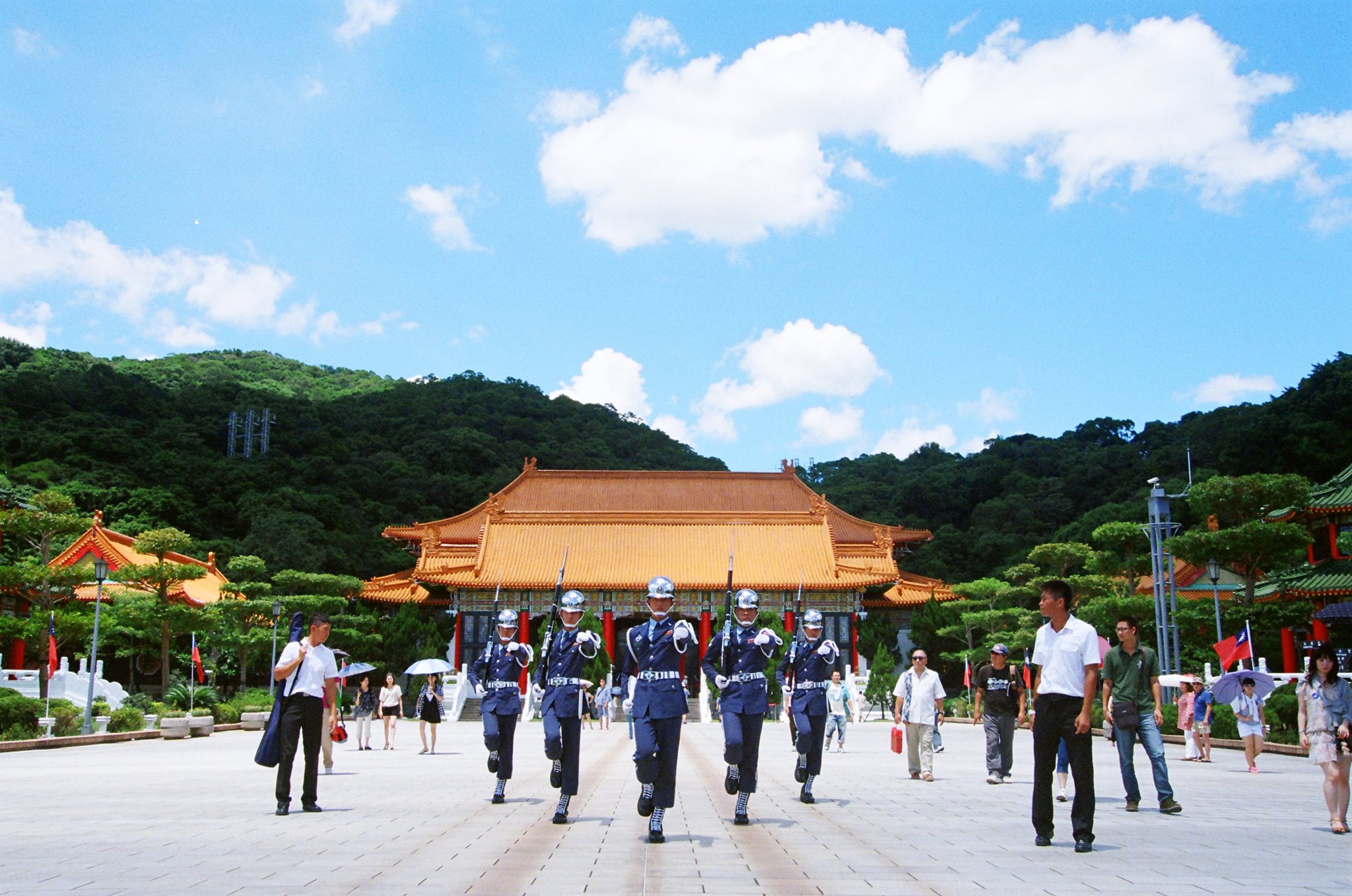 李文忠的友人透露，高市曾說若來台灣，盼到紀念國軍犧牲軍人的地方致敬，該友人雖解釋了忠烈祠的特殊背景，但高市仍說，任何為國家犧生奉獻的人，不管他背景或政治主張，都應受到尊敬。圖／取自 國民革命忠烈祠