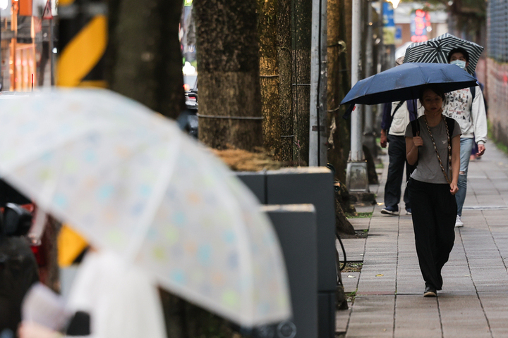 連假首日氣溫回升　周六鋒面影響全台有雨