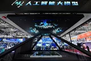 2024年5月23日，第七屆數字中國建設峰會現場體驗區在福建省福州海峽國際會展中心開放，設置人工智慧大模型體驗區。圖／中新社記者王東明攝