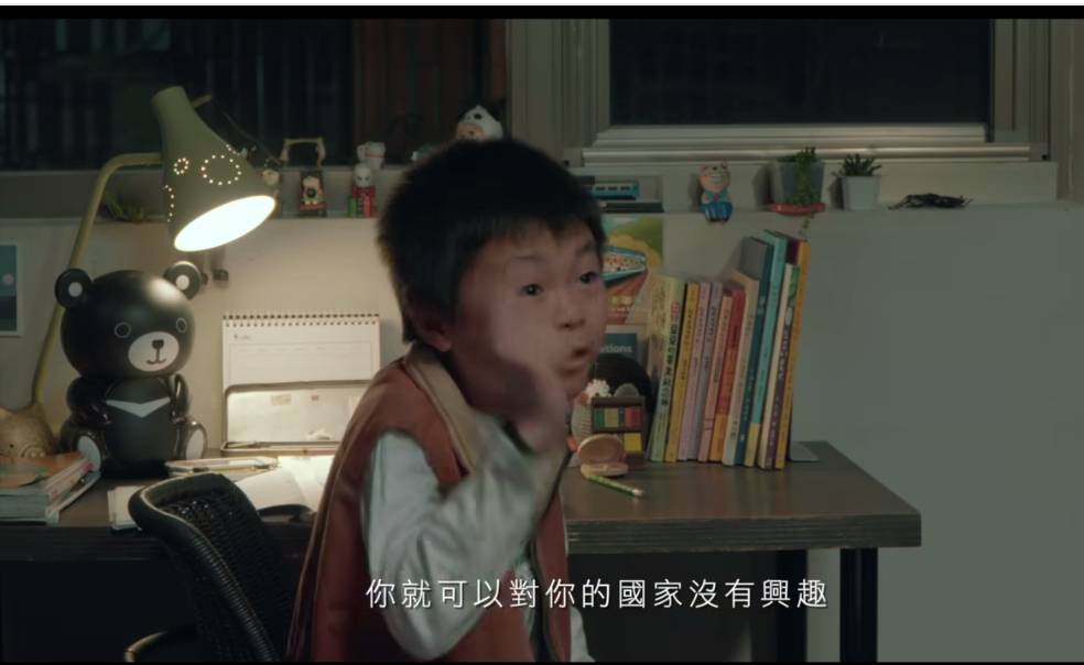 導演王小棣拍攝罷免國民黨立委影片，小孩痛斥父親不應對罷免國民黨立委等「國家大事」不感興趣。圖/翻攝自TaiwanAction臉書