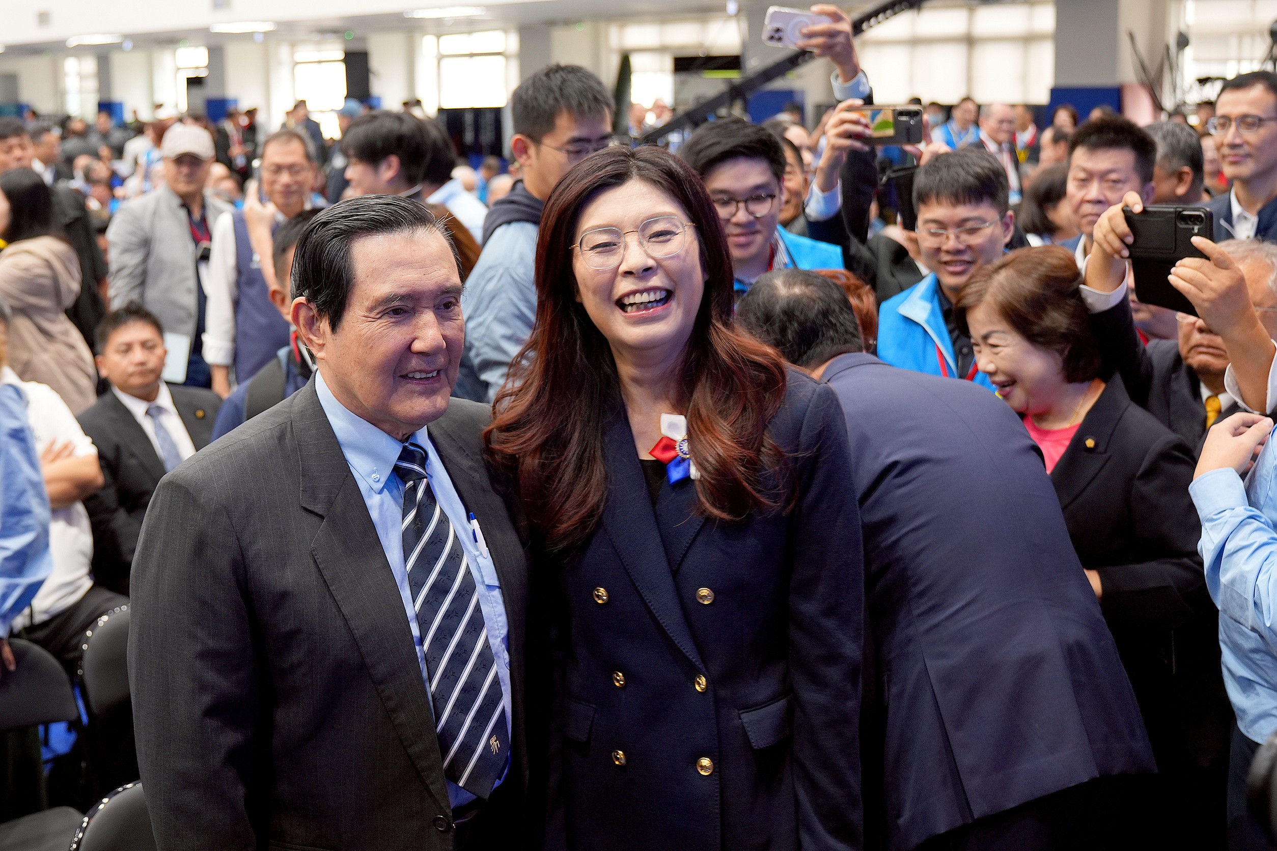 【藍黨魁交接】陸媒報導突出國民黨堅守九二共識、反對台獨