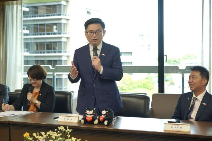 柯志恩為高雄國小師發聲！賴瑞隆靜悄悄　網批：兒涉霸凌怕傷選情