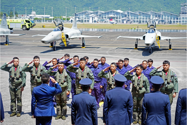軍人加薪跳票  賴政府挨轟「削弱國防、最大內鬼」 在野黨誓言退回總預算