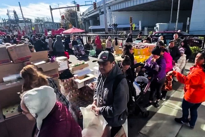 政府停擺中斷糧食券補助　4200萬人陷困　全美食物銀行排長龍