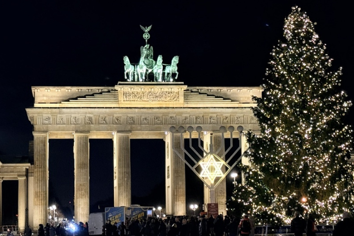 【梅花專論】社會主義遇上宗教節日：蘇聯新年樹的中國啟示