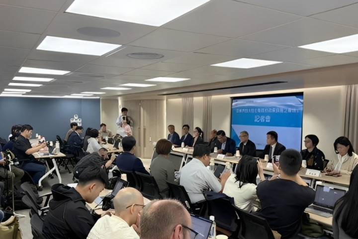 各界關注商總記者會，會前已有逾40位記者到場。圖/取自中評社