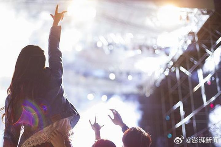 2025年大陸演唱會市場全面復甦,北京2025年上半年即舉辦演唱會與音樂節74場。圖/取自澎湃新聞微博