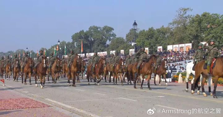 印度閱兵式,來自喜馬拉雅地區的「贊斯卡矮種馬」。牠們身形不高,卻以耐寒、耐力驚人聞名。圖/取自Armstrong的航空之翼微博