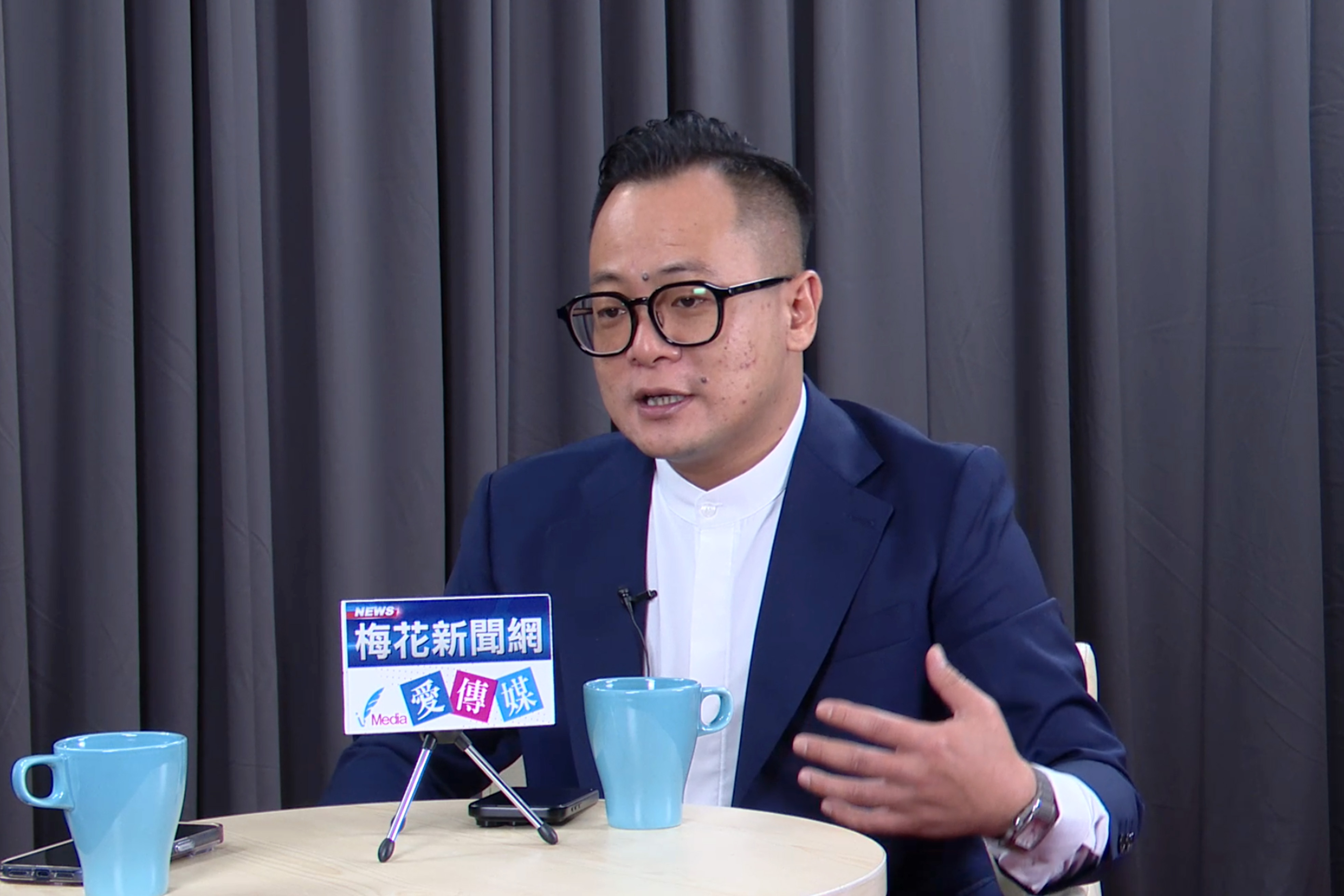 民進黨基隆市長參選人、基隆市議長童子瑋13日接受梅花新聞網《寒梅talk爆》專訪。圖/記者蔡昕蓉攝