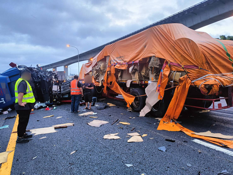 物流車貨櫃掉落國一 聯結車閃避不及撞上 駕駛身亡