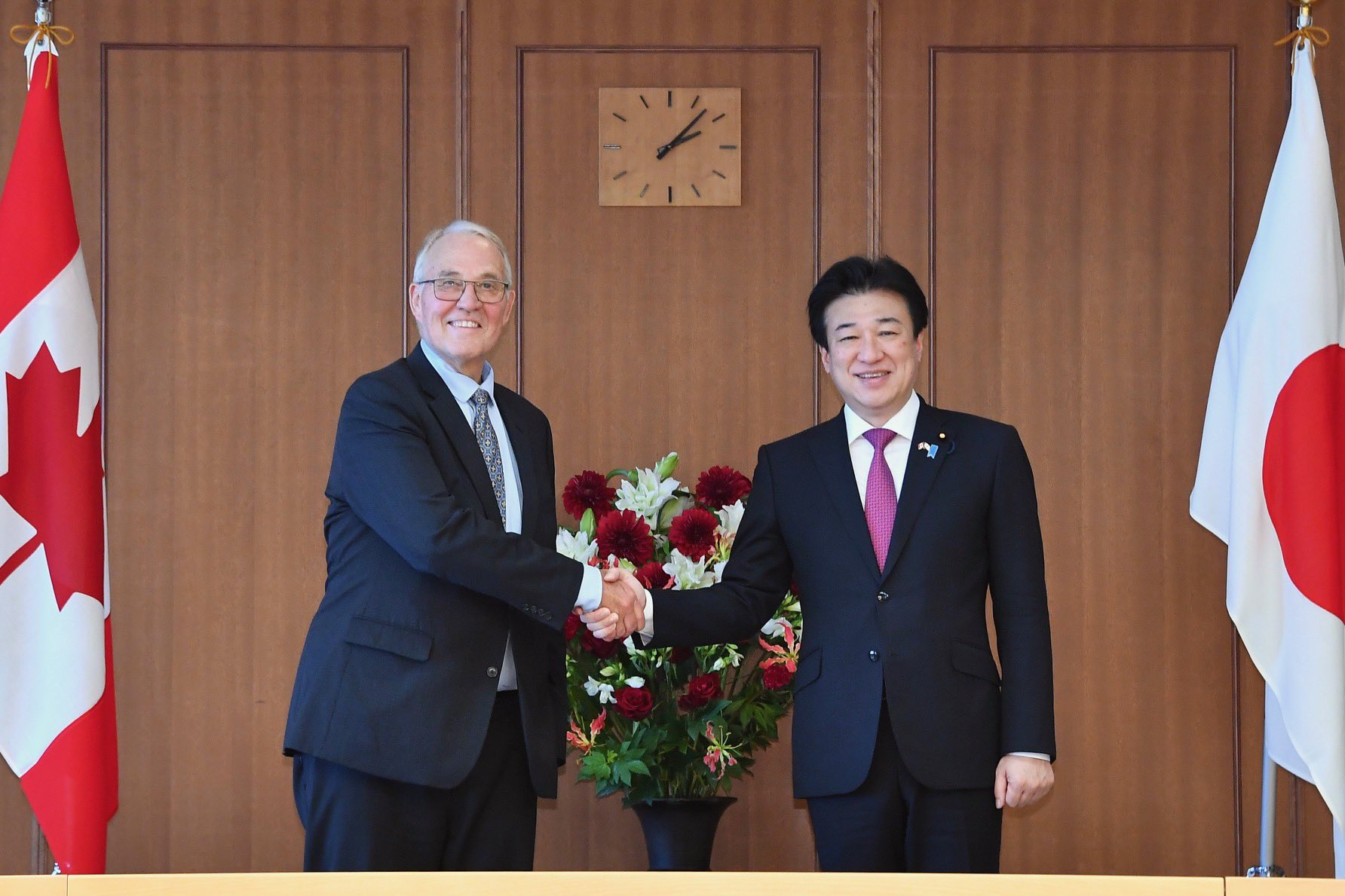 加拿大國防部長布萊爾（左）訪日，與日本防衛大臣木原稔（右）會晤。圖/取自Bill Blair@BillBlair