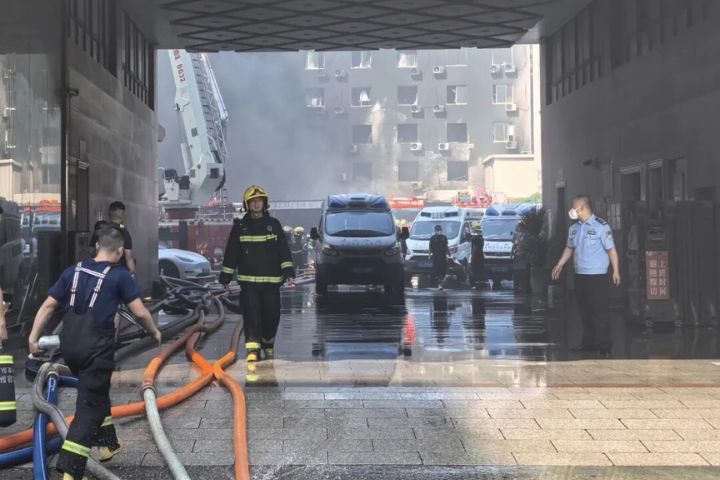  根據福建官方公布資料，火災發生時廠內共有237名員工及2名外來送貨人員。圖/取自新華社