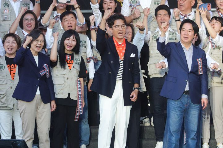 蔡英文現身沈伯洋競總造勢　賴清德現場喊：「牽制說」是認知作戰