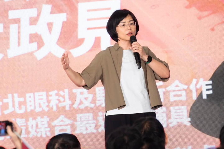 才簽人本交通承諾！蘇巧慧拜票爆「紅線違停上下車」　粉專：警察看到未開單？