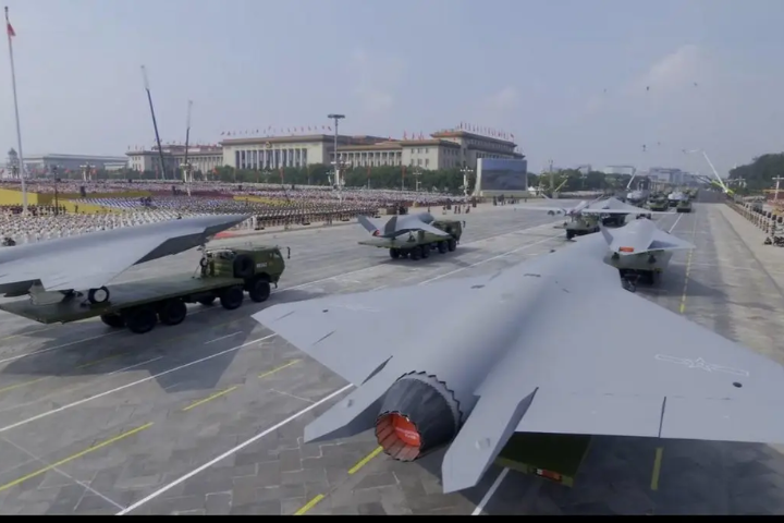 今年抗戰80周年，大陸在九三閱兵時展示了數款新型作戰無人機，讓美國憂心。圖／取自搜狐