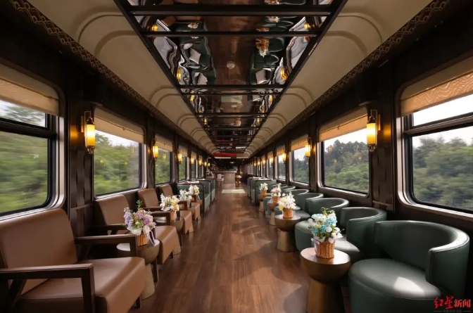 成都號旅遊列車，提供24小時貼心服務。圖/取自紅星新聞
