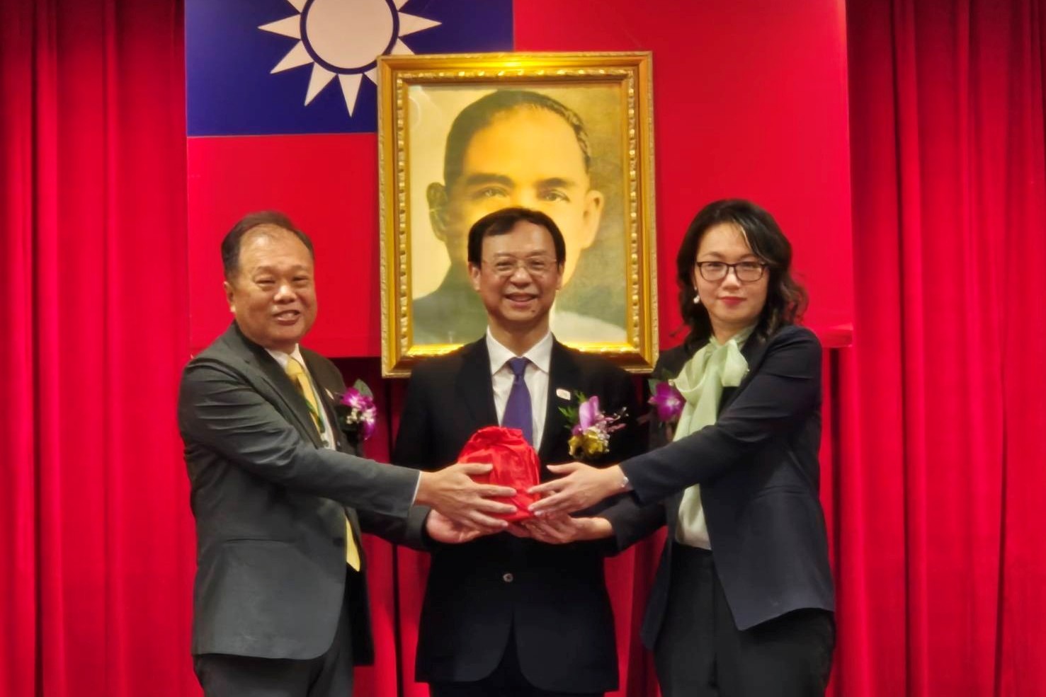 新任健保署長陳亮妤父母都是「賴友友」 王鴻薇批：又是信「賴」關係戶