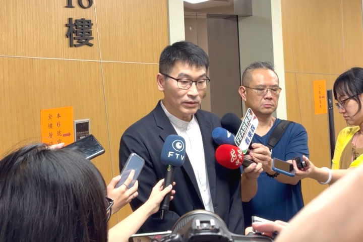 互揭黑歷史！黃國昌爆赴陸醉倒酒店　梁文傑反酸柯文哲也有「花名冊」