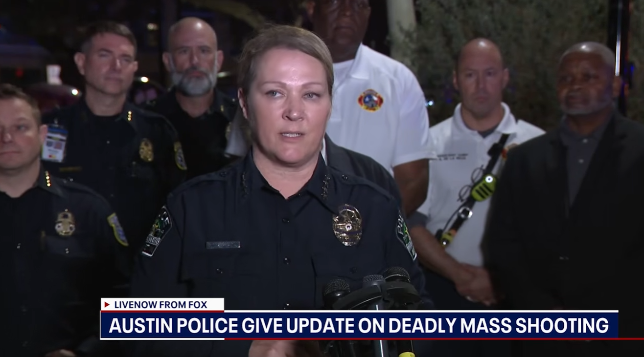 奧斯汀警察局長戴維斯形容此事為「悲劇」，並指出快速到場的警力行動，挽救了更多生命。圖／翻攝自 FOX 7 Austin  YT頻道