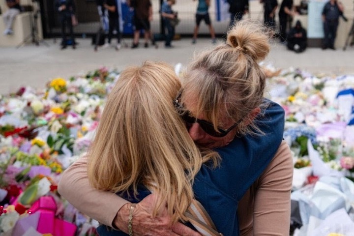 橫跨多時區的兩起血腥槍擊　重創猶太社群也放大了政治裂痕