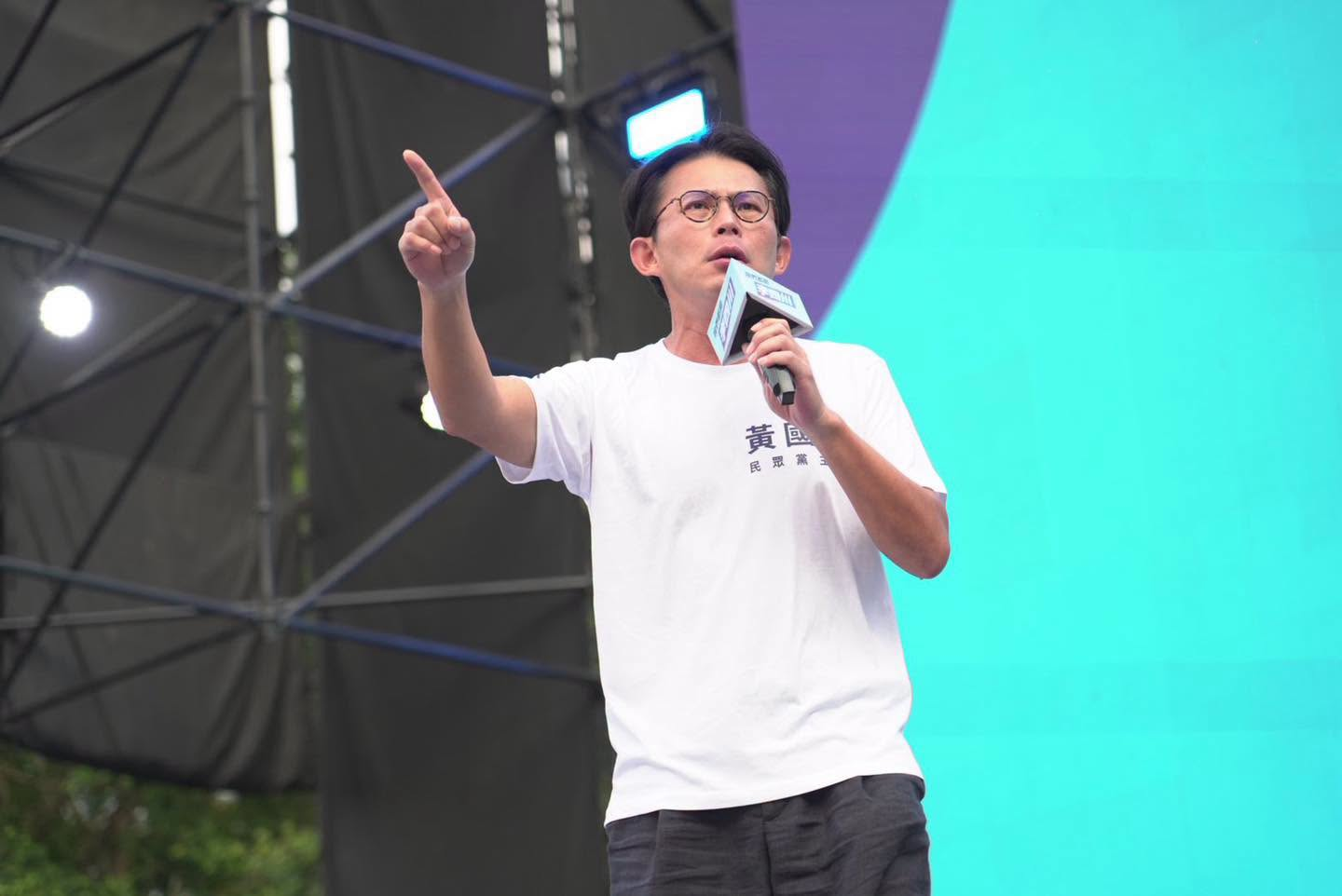黃國昌打頭陣！登蔣萬安造勢舞台喊：站出來對抗惡霸政府、守住台北