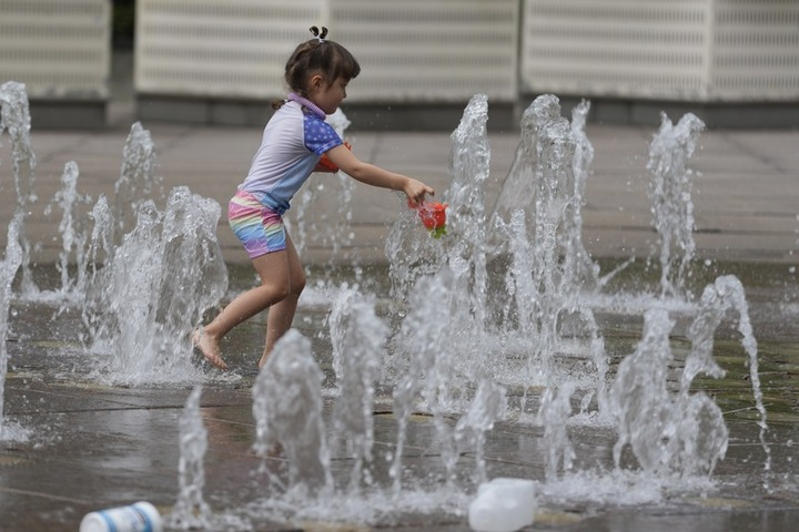 高溫炎熱全台各地不定時有雨　本周須留意新熱帶擾動