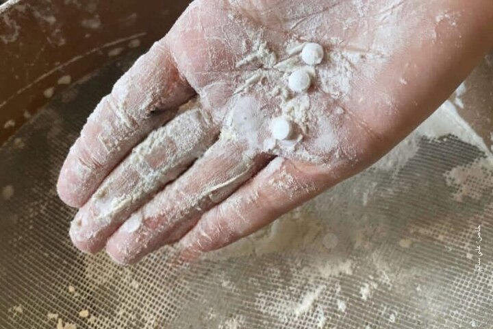 加薩媒體辦公室指控以色列美援麵粉中混入致癮性處方藥物奧施康定。圖/取自OSINTWarfare《推特》官方帳號
