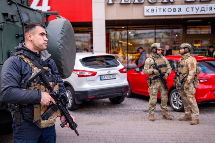 基輔街頭驚傳槍響　俄裔男朝路人開槍釀6死14傷　挾持人質後遭擊斃