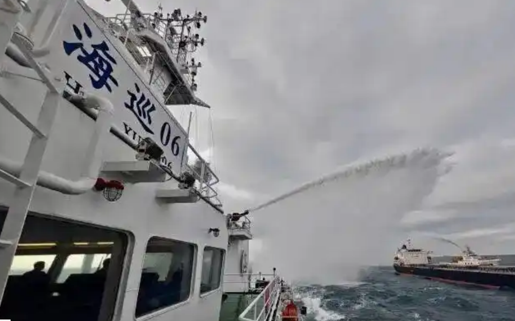 中國佈署在台灣海峽首艘大型巡航救援船「海巡06」輪參與行動。圖/取自中新網